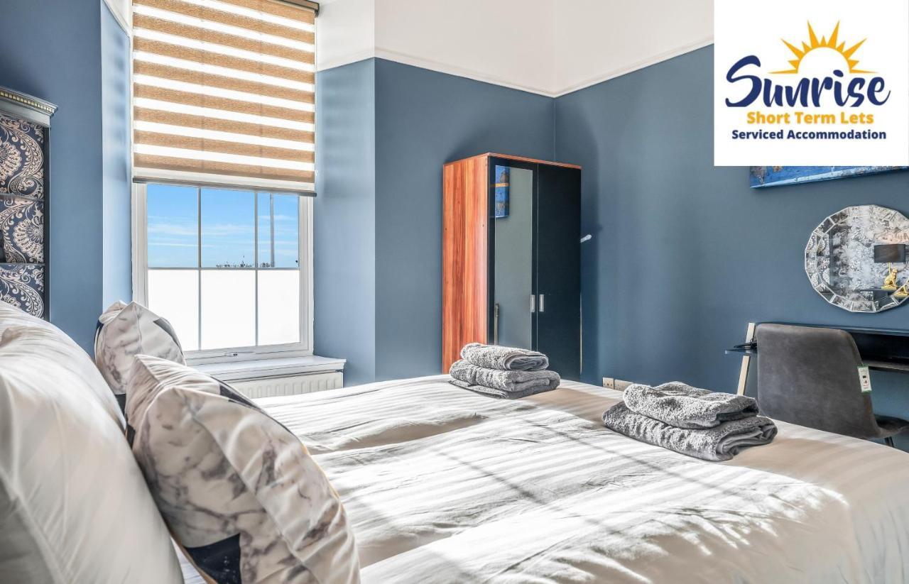 Presidential Apartment, Family Home, Luxury Bedrooms, 2 Rooms, 1 King Bed, 2 Single Beds, Free Wifi, Free Parking, Tourists, Business Travelers, Relocation, Beautiful River Views, - Long Stays, Invoice And Reduced Price Are Only Via Sunrise Short Let Dundee Exterior foto