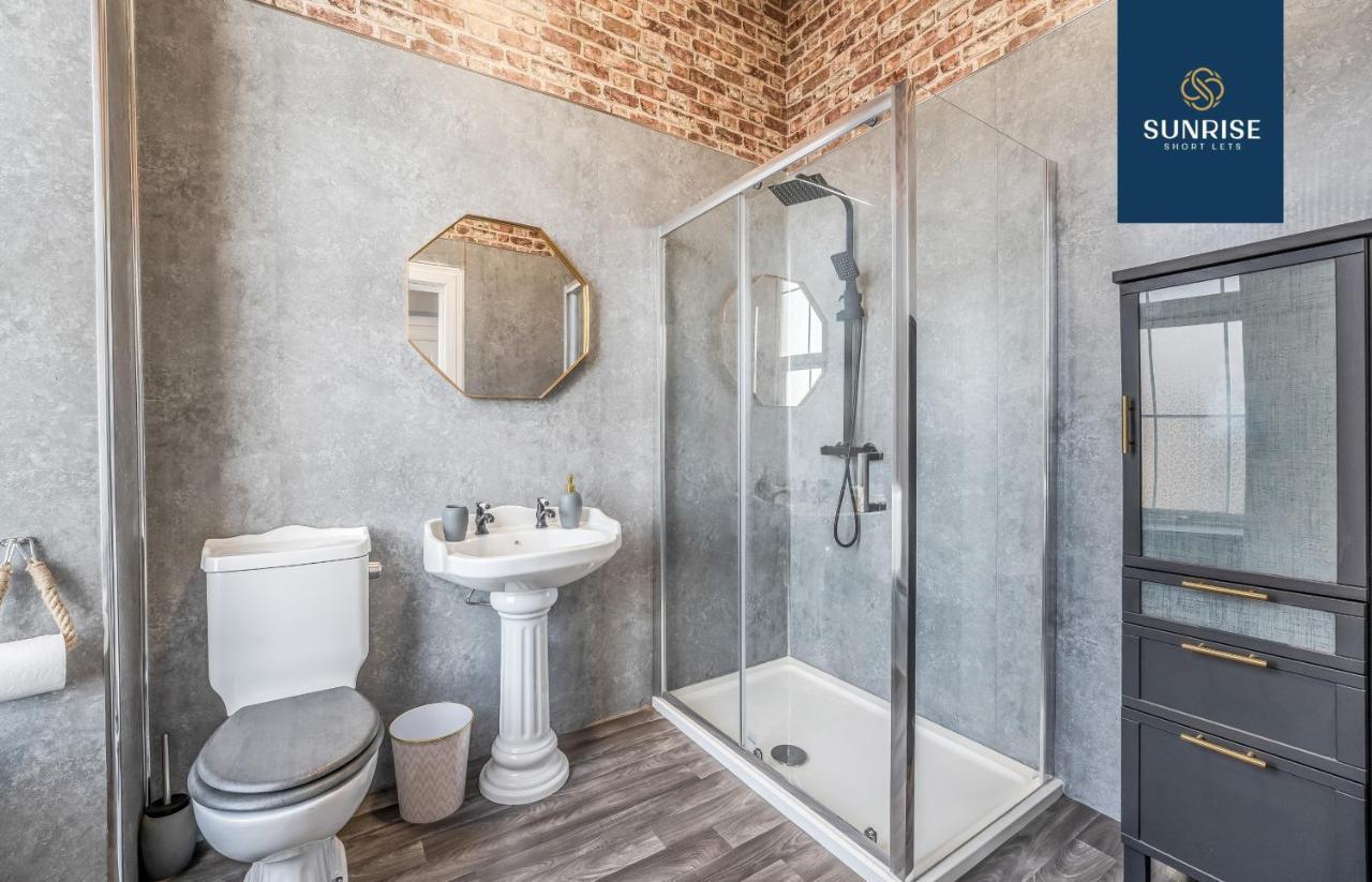 Presidential Apartment, Family Home, Luxury Bedrooms, 2 Rooms, 1 King Bed, 2 Single Beds, Free Wifi, Free Parking, Tourists, Business Travelers, Relocation, Beautiful River Views, - Long Stays, Invoice And Reduced Price Are Only Via Sunrise Short Let Dundee Exterior foto
